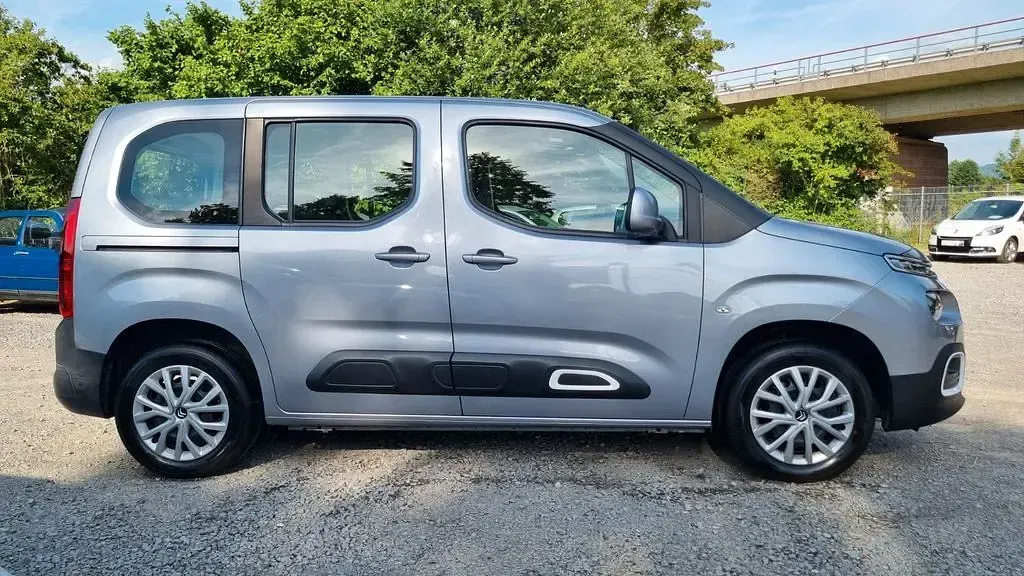 Gebraucht Citroën Berlingo Feel 131 PS (96 kW) 2020 Grau Van / Kleinbus