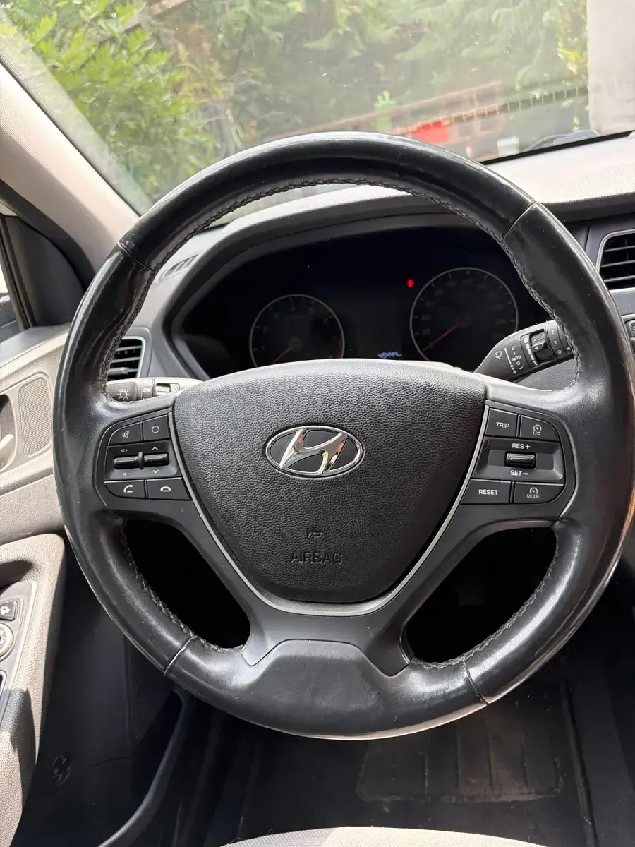 Gebraucht Hyundai i20 84 PS (61 kW) 2020 Weiß Kleinwagen