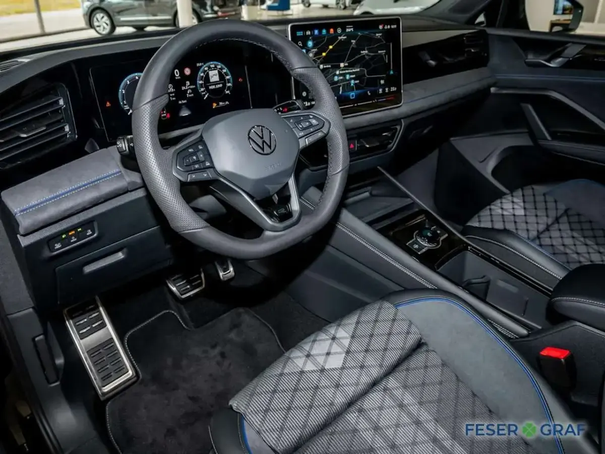 Neu VW Tiguan R-line 150 PS (110 kW) 2026 Grenadillschwarz metallic SUV
