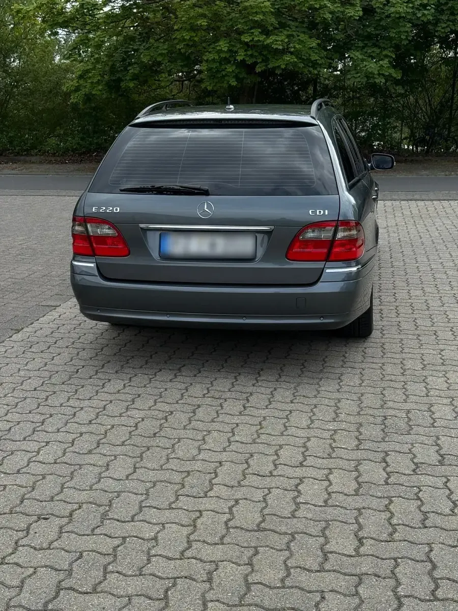 Gebraucht Mercedes E220 170 PS (125 kW) 2007 Grau Kombi