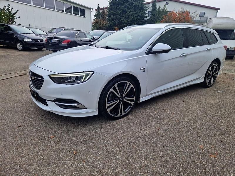 Weiß Gebraucht 2017 Opel Insignia Edition Limousine | 12.000 € (Fairer Preis) - Bild 1/4