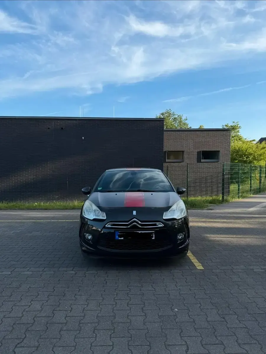 Gebraucht Citroën DS3 95 PS (69 kW) 2010 Schwarz Kleinwagen