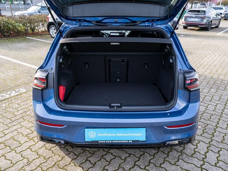 Gebraucht VW Golf VIII R-line 150 PS (110 kW) 2025 Anemonenblau metallic Limousine
