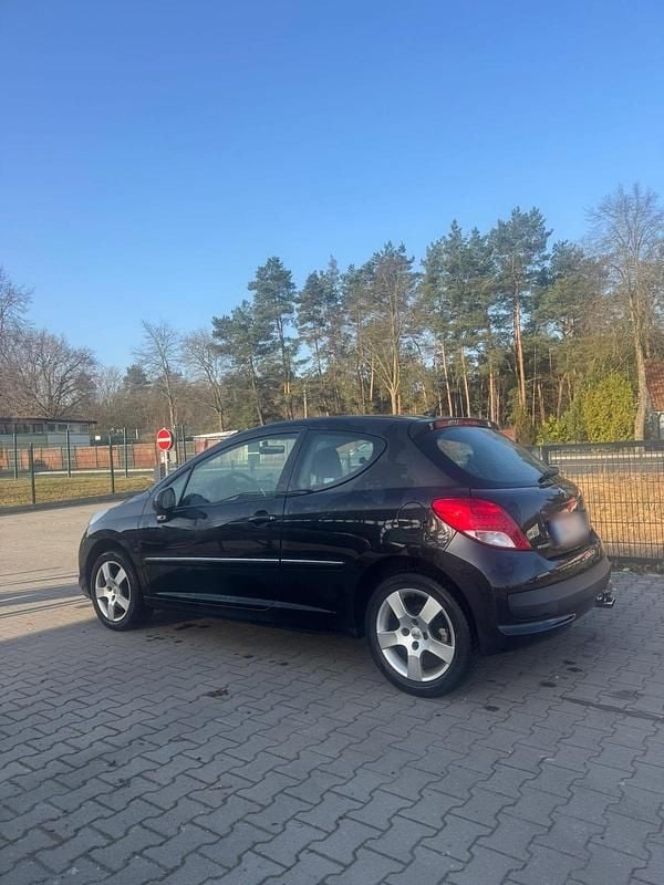 Gebraucht Peugeot 207 73 PS (53 kW) 2009 Schwarz Kleinwagen