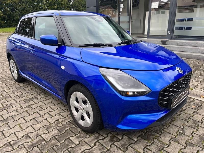 Blau Gebraucht 2025 Suzuki Swift Comfort Limousine | 17.550 € (Fairer Preis) - Bild 1/4
