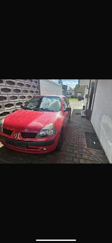 Rot Gebraucht 2001 Renault Clio II Kleinwagen | 900 € (Guter Preis) - Bild 1/4