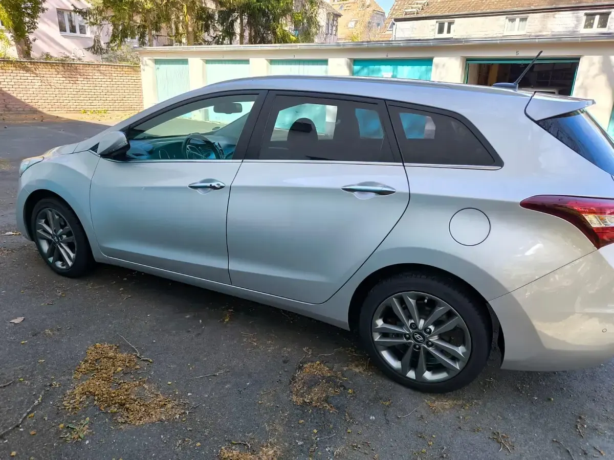 Gebraucht Hyundai i30 Style 110 PS (80 kW) 2015 Silber Kombi