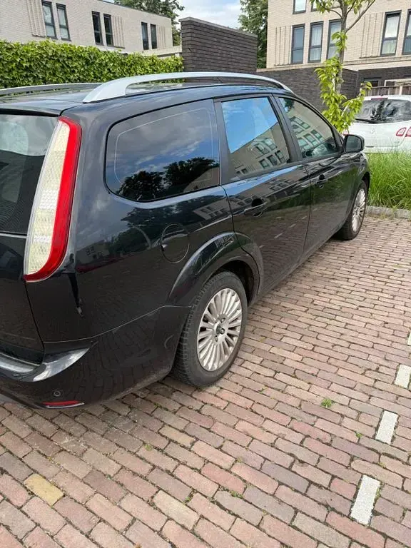 Gebraucht Ford Focus 125 PS (91 kW) 2010 Schwarz Limousine