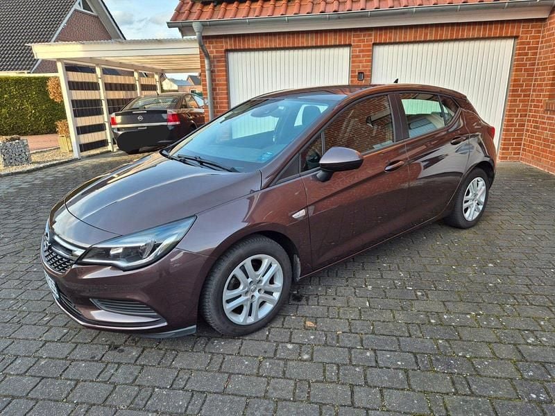 Gebraucht Opel Astra Edition 125 PS (91 kW) 2016 Braun Limousine