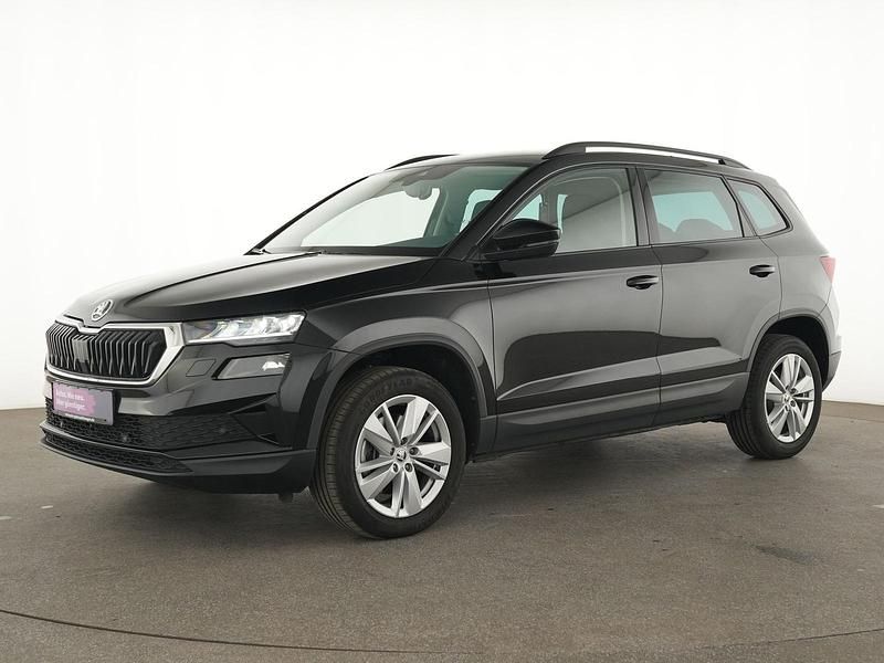 Schwarz magic Gebraucht 2024 Skoda Karoq Selection SUV | 28.609 € (Superpreis) - Bild 1/4