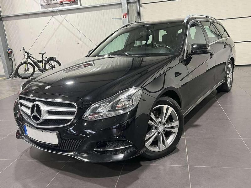 Schwarz Gebraucht 2013 Mercedes E250 Kombi | 14.995 € (Fairer Preis) - Bild 1/4