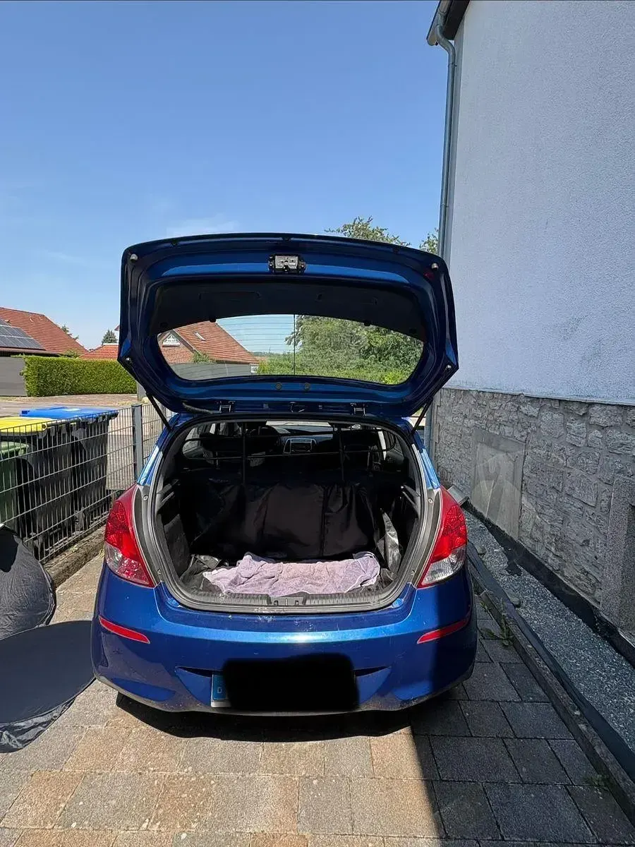 Gebraucht Hyundai i20 Edition 86 PS (63 kW) 2012 Blau Kleinwagen