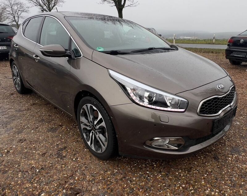 Beige Gebraucht 2014 Kia Ceed Limousine | 8.990 € (Fairer Preis) - Bild 1/4