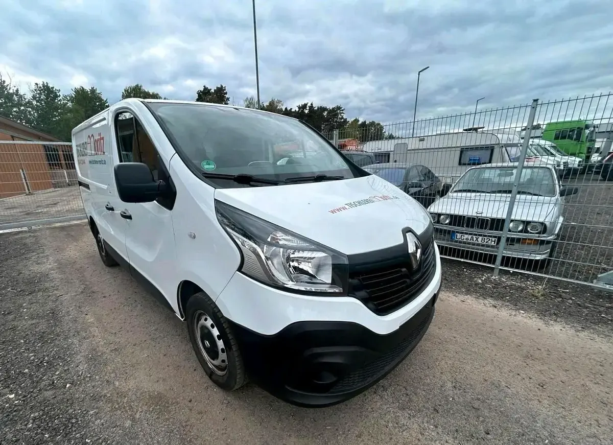 Gebraucht Renault Trafic 95 PS (69 kW) 2018 Weiß Van / Kleinbus
