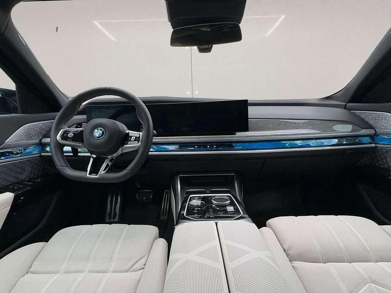 Gebraucht BMW 760 Executive 571 PS (419 kW) 2023 Black sapphire metallic Limousine