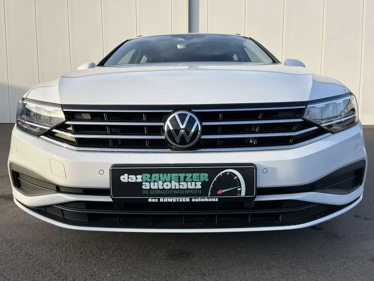 Używany VW Passat Conceptline 150 KM (110 kW) 2022 Biały Kombi