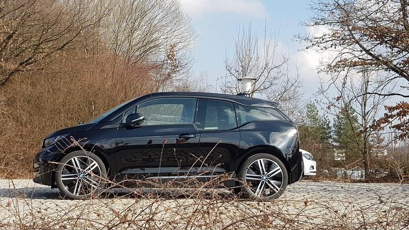 Schwarz Gebraucht 2015 BMW i3 Van / Kleinbus | 13.900 € (Fairer Preis) - Bild 1/4