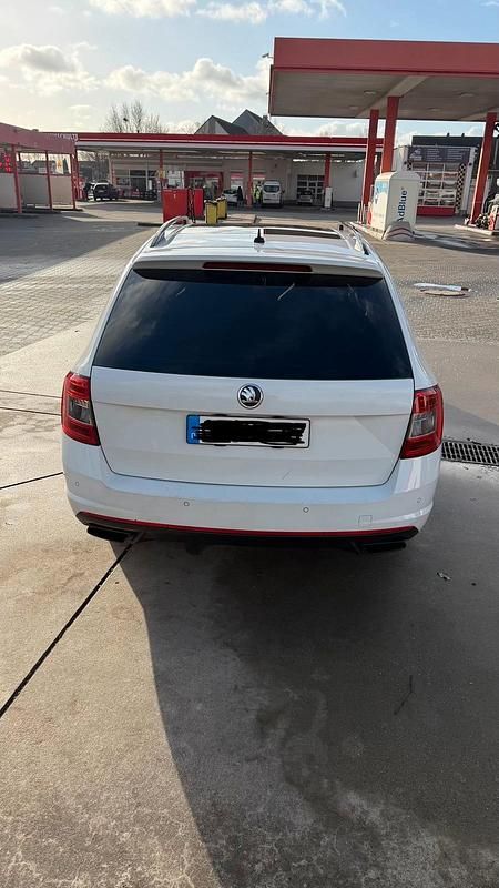 Gebraucht Skoda Octavia RS 184 PS (135 kW) 2015 Weiß Kleinwagen