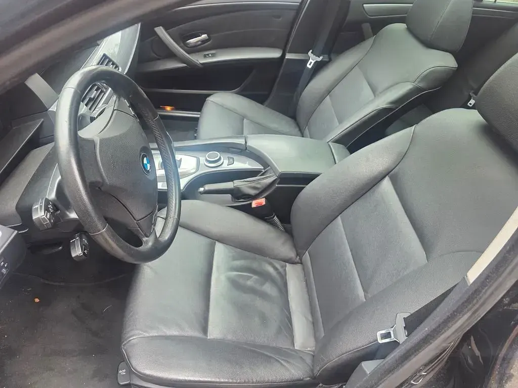 Gebraucht BMW 523 190 PS (139 kW) 2007 Schwarz Kombi