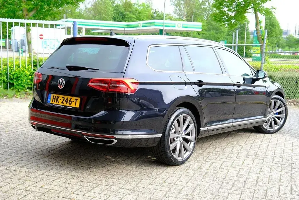 Gebraucht VW Passat Highline 156 PS (114 kW) 2015 Schwarz Kombi
