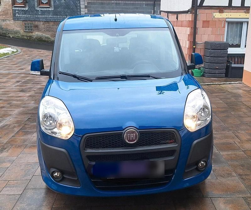 Gebraucht Fiat Doblò 105 PS (77 kW) 2011 Blau Van / Kleinbus
