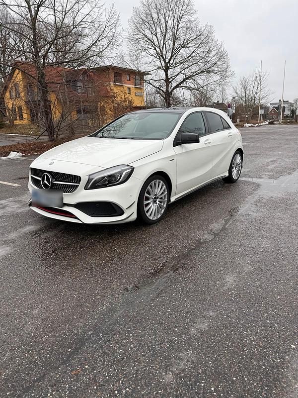 Gebraucht Mercedes A250 AMG 218 PS (160 kW) 2016 Weiß Limousine