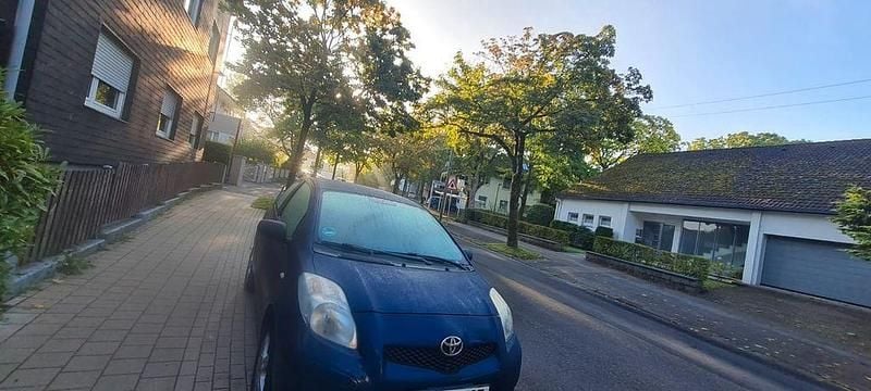 Blau Gebraucht 2009 Toyota Yaris Limousine | 2.222 € (Guter Preis) - Bild 1/4