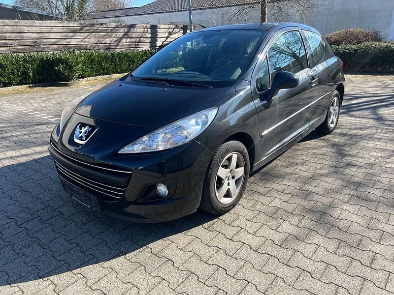 Gebraucht Peugeot 207 Tendance 73 PS (53 kW) 2011 Schwarz Limousine