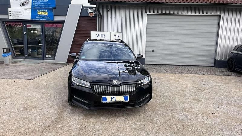Schwarzmagic perleffekt Gebraucht 2022 Skoda Superb SportLine Kombi | 21.888 € (Superpreis) - Bild 1/4