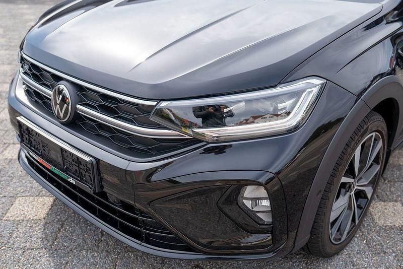 Gebraucht VW Taigo R-line 150 PS (110 kW) 2025 Deep black perleffekt SUV