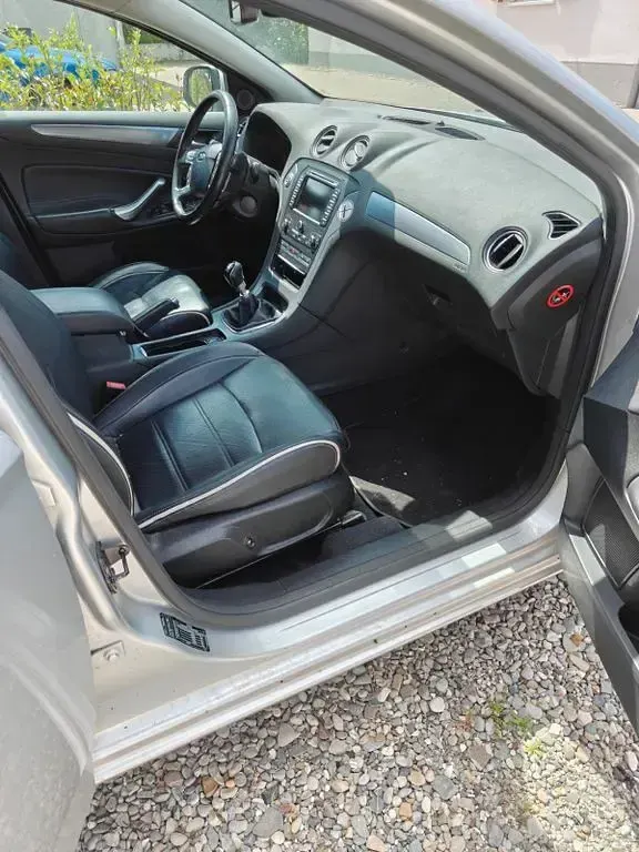 Gebraucht Ford Mondeo Titanium 163 PS (119 kW) 2011 Silber Limousine