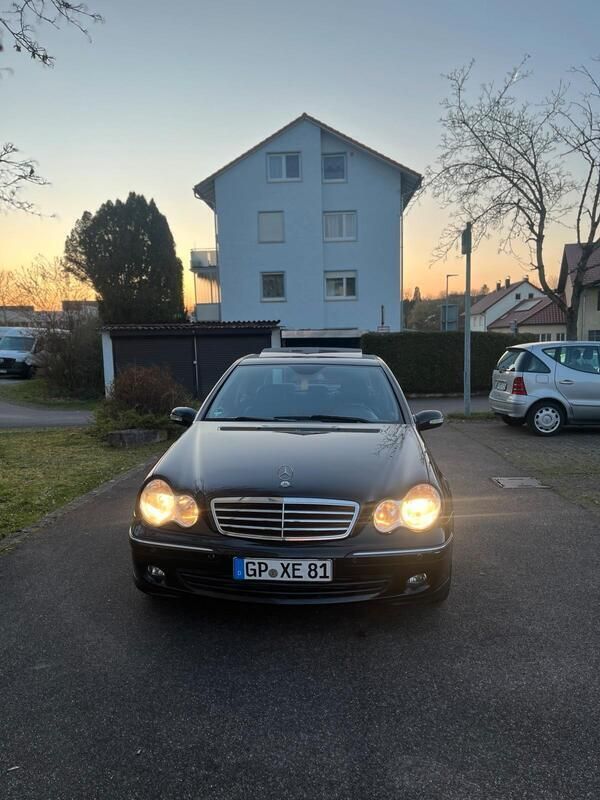 Schwarz Gebraucht 2007 Mercedes C180 Limousine | 4.000 € (Fairer Preis) - Bild 1/4