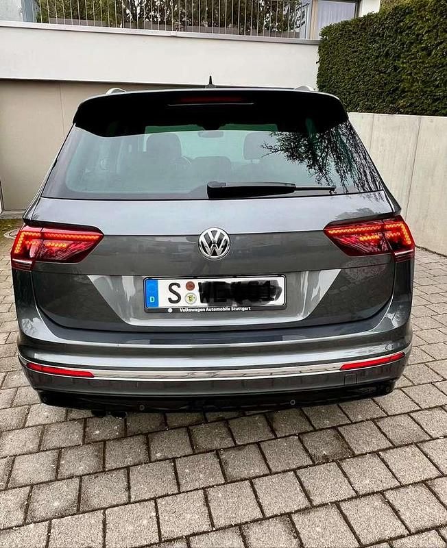Gebraucht VW Tiguan Highline 150 PS (110 kW) 2018 Grau SUV