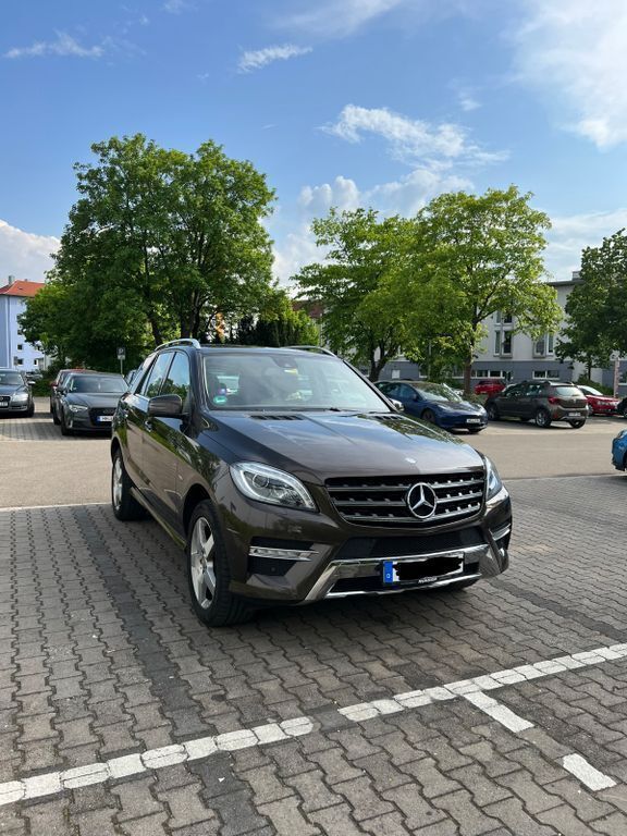 Braun Gebraucht 2012 Mercedes ML350 AMG line SUV | 17.995 € (Fairer Preis) - Bild 1/4