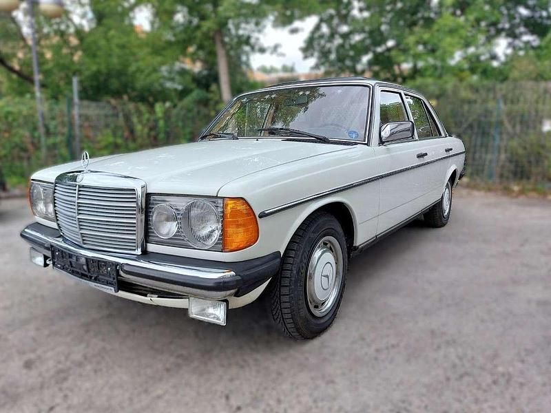 Gebraucht Mercedes 230 136 PS (100 kW) 1982 Weiß
