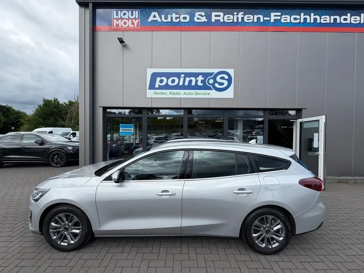 Gebraucht Ford Focus Titanium 120 PS (88 kW) 2022 Silber Kombi