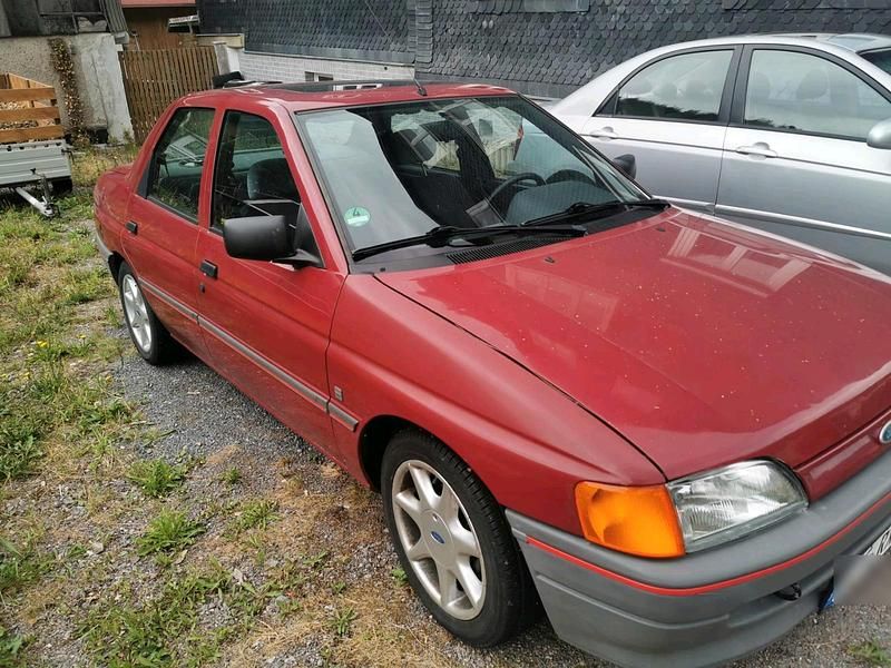 Rot Gebraucht 1991 Ford Orion Limousine | 1.650 € - Bild 1/2