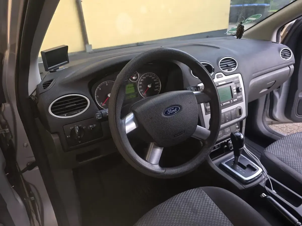 Gebraucht Ford Focus 108 PS (79 kW) 2006 Grau Kombi