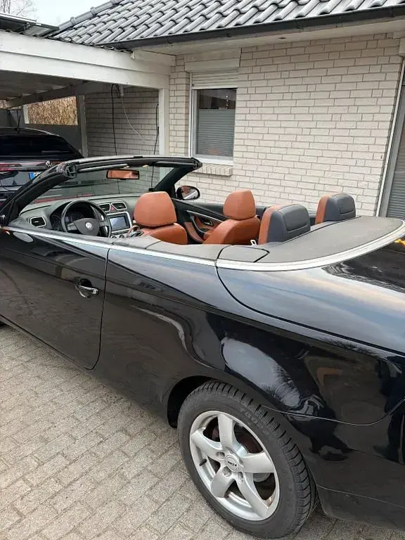 Usata VW Eos Individual 140 CV (102 kW) 2008 Nero Cabrio