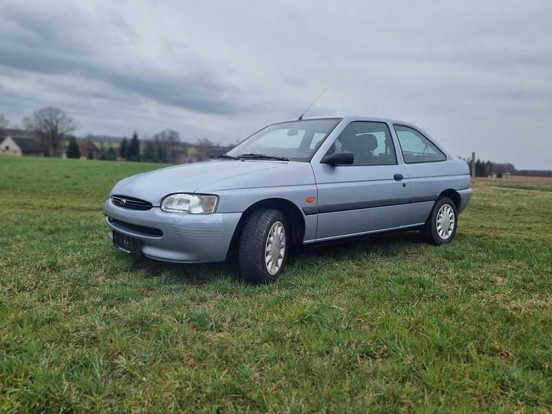 Silber Gebraucht 1995 Ford Escort Limousine | 1.300 € - Bild 1/4