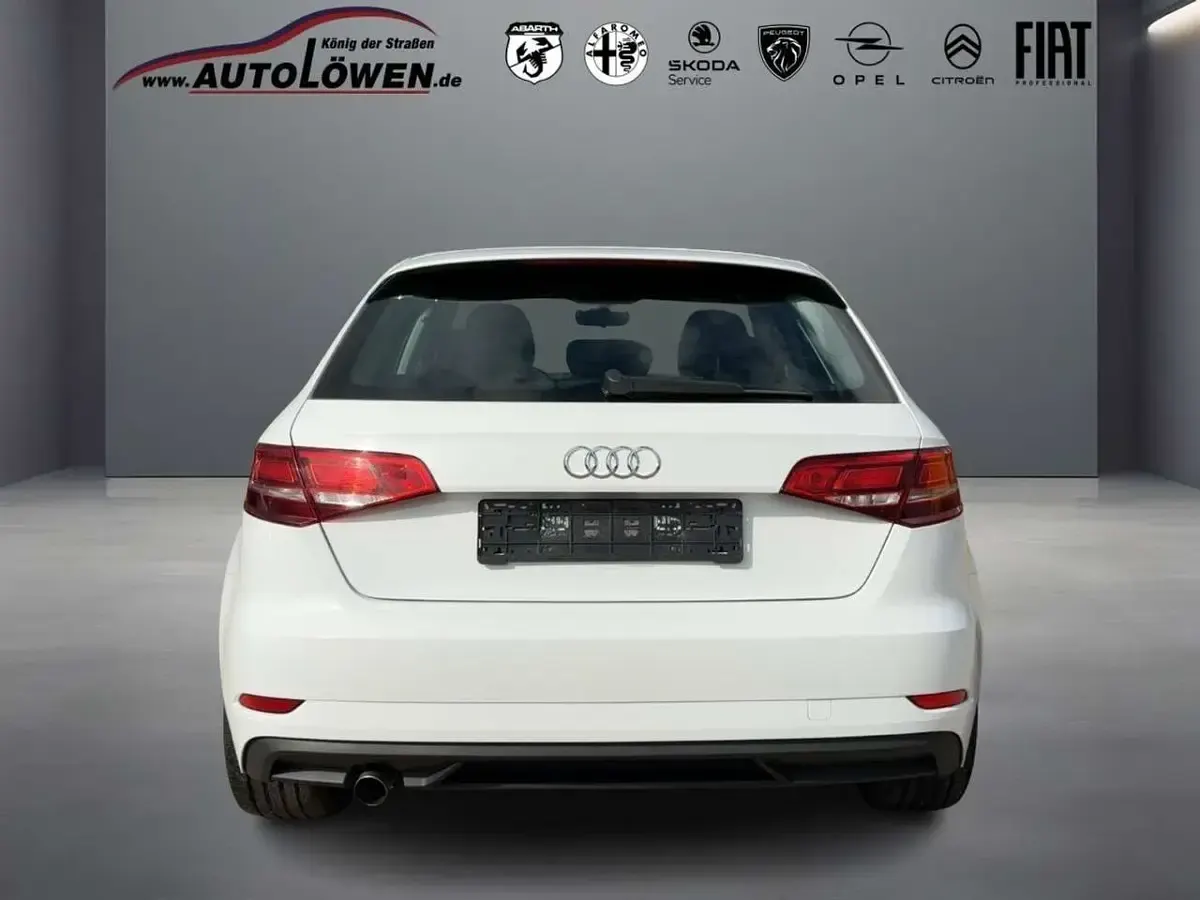 Używany Audi A3 Basis 116 KM (85 kW) 2018 Biały Sedan/Limuzyna
