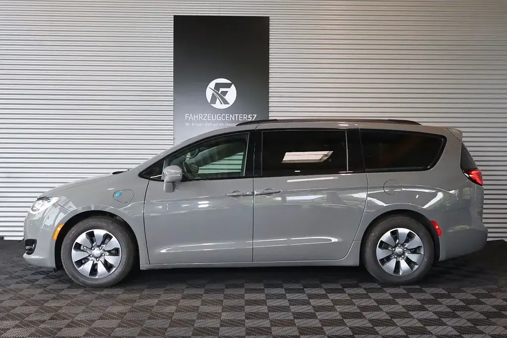 Gebraucht Chrysler Pacifica 264 PS (194 kW) 2020 Grau Van / Kleinbus