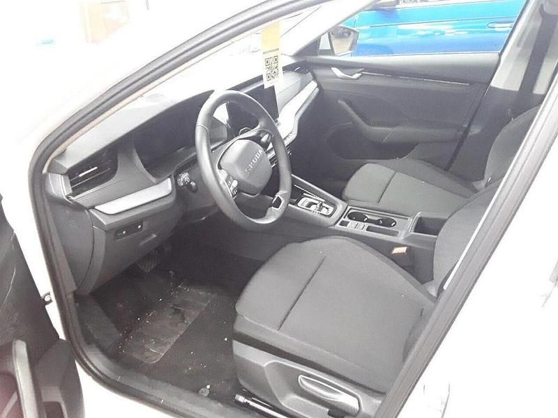 Gebraucht Skoda Octavia Essence 116 PS (85 kW) 2025 Moon weiss perleffekt Kombi