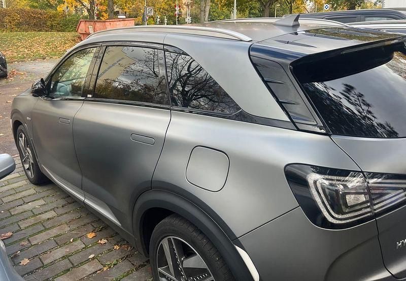 Grau Gebraucht 2020 Hyundai Nexo SUV | 14.499 € (Teuer) - Bild 1/4