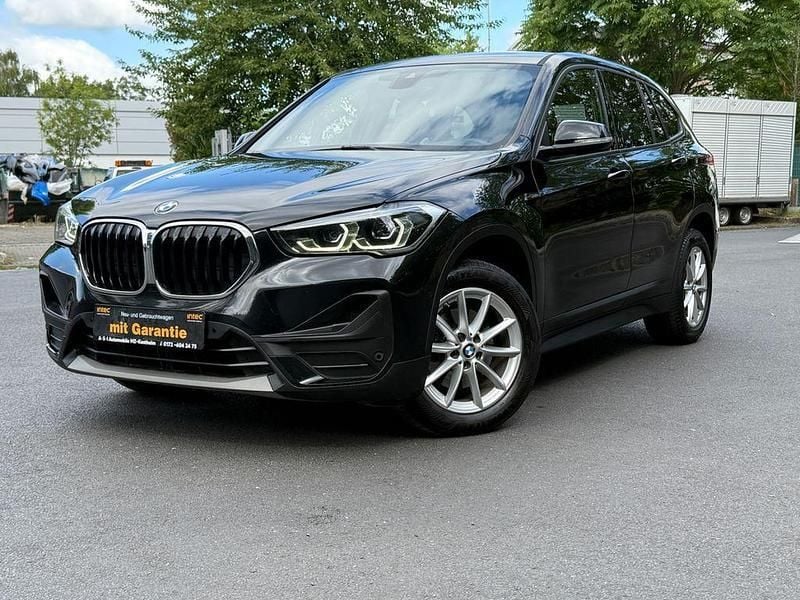 Saphirschwarz Gebraucht 2022 BMW X1 Advantage SUV | 21.700 € (Fairer Preis) - Bild 1/4
