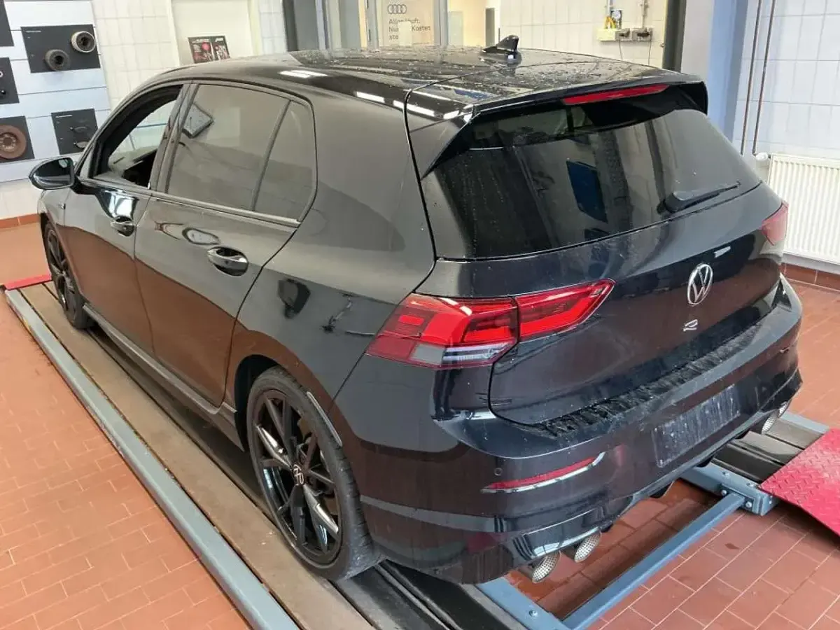 Usata VW Golf VIII R 320 CV (235 kW) 2023 Nero Berlina