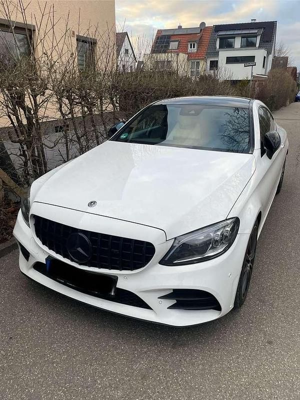 Gebraucht Mercedes C200 184 PS (135 kW) 2019 Weiß Coupé