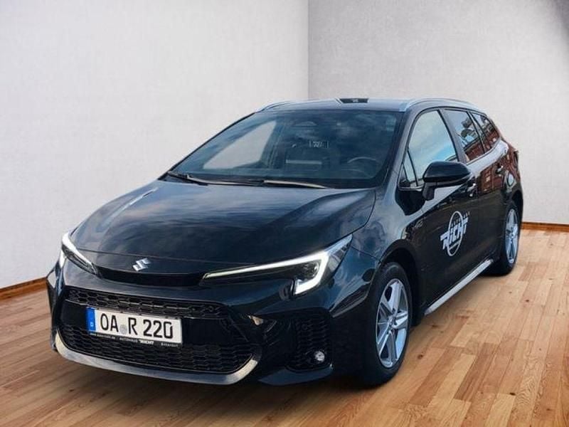 Black mica metallic (metallic) Gebraucht 2024 Suzuki Swace Comfort Kombi | 28.650 € (Fairer Preis) - Bild 1/4