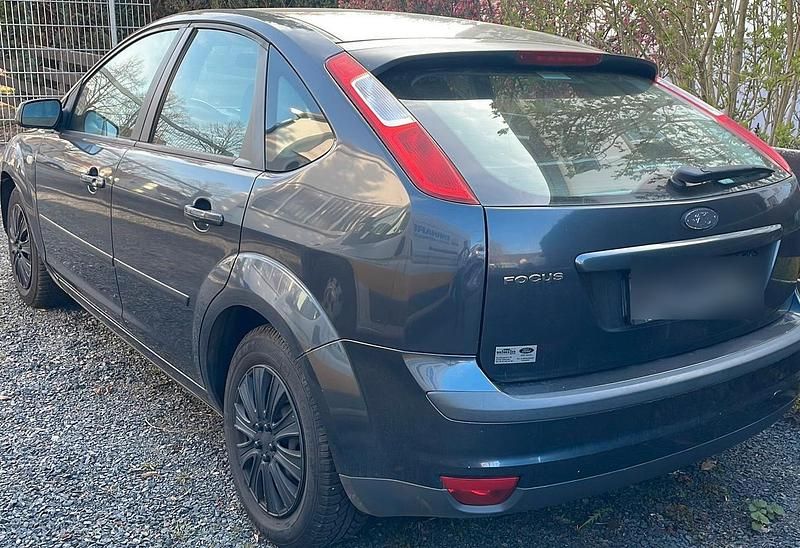 Gebraucht Ford Focus 115 PS (84 kW) 2008 Grau Limousine