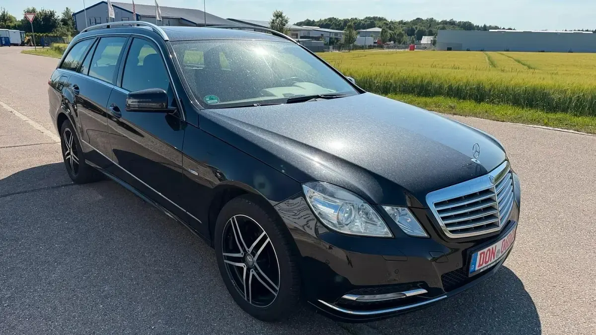 Gebraucht Mercedes E250 Elegance 204 PS (150 kW) 2012 Schwarz Kombi